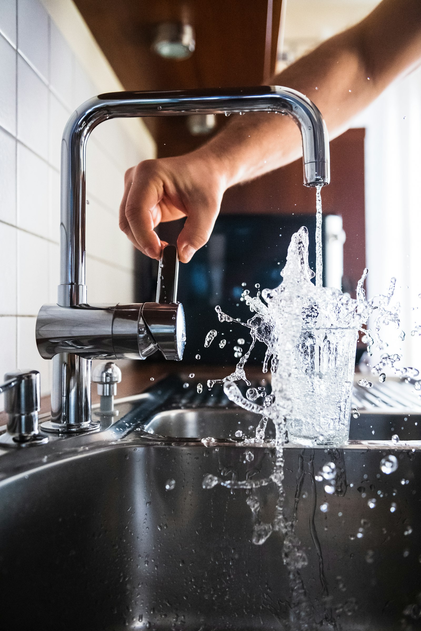 Plumber fixing pipework in Jaipur